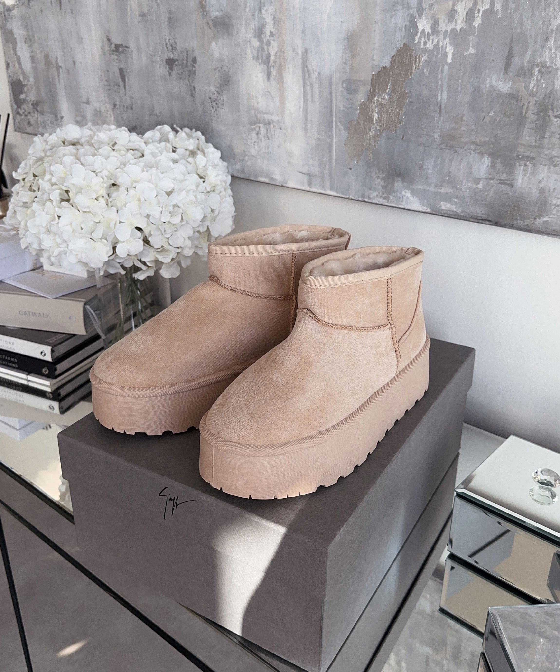 Beige platform ankle boots with lining